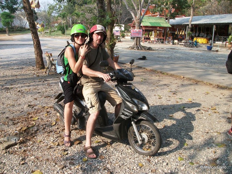 Vivir Viajando -En moto Tailandia