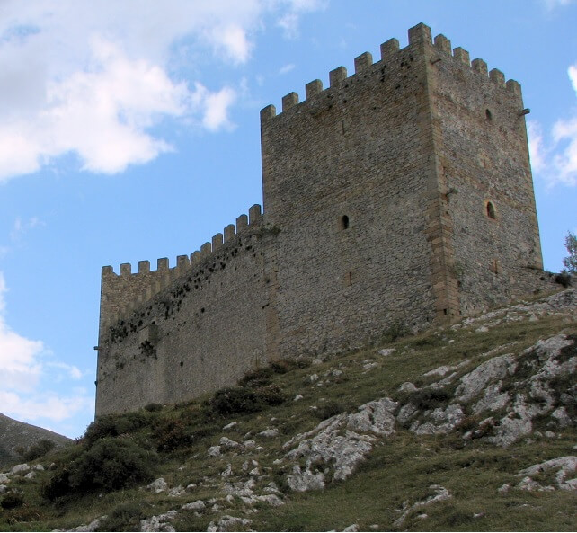 castillo de argueso cantabria