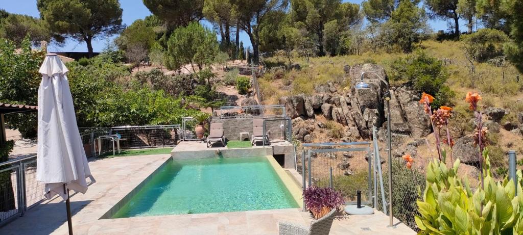 CABAÑA DE MADERA JUNTO AL LAGO LAS JARAS