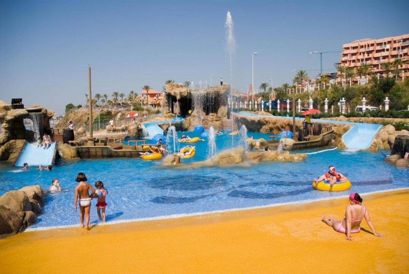 Diplomacia Compra Incompatible Los mejores hoteles con toboganes y piscinas para niños en España