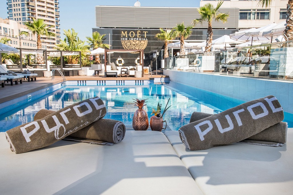 Hoteles en Barcelona con piscinas abiertas al publico