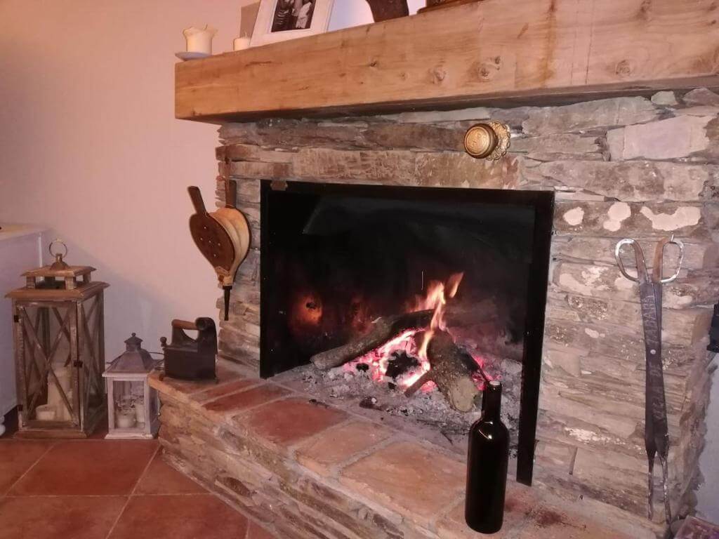 Casa rural la Villa de Tabara chimenea