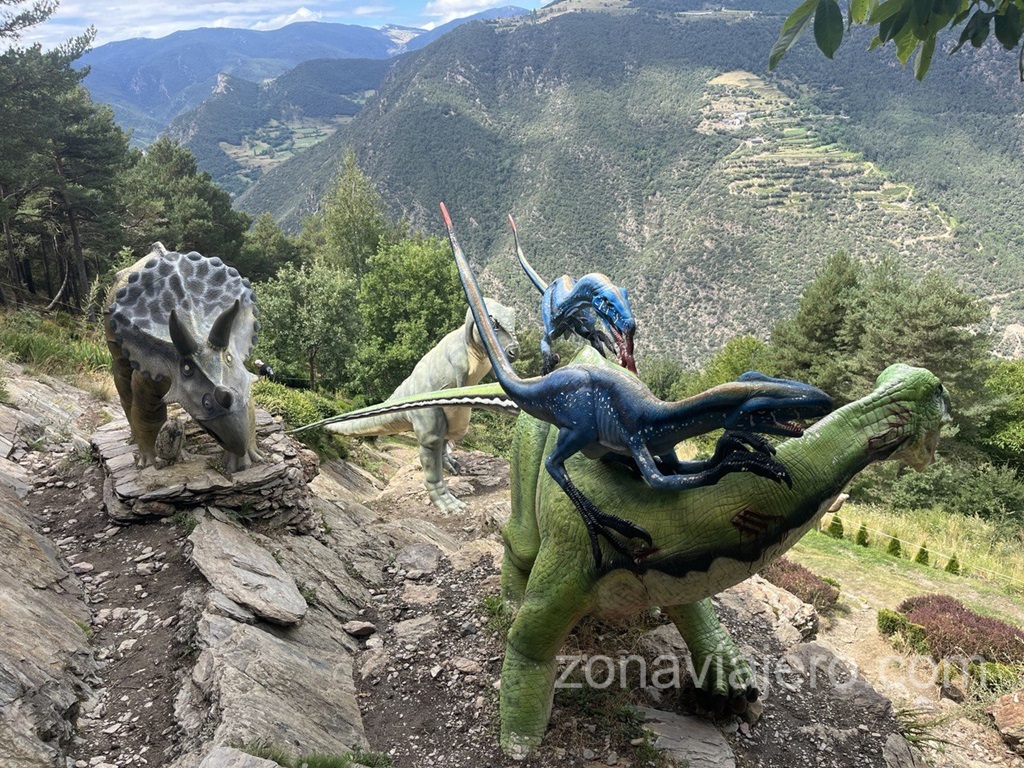 dinosauiros en el parque juberri andorra