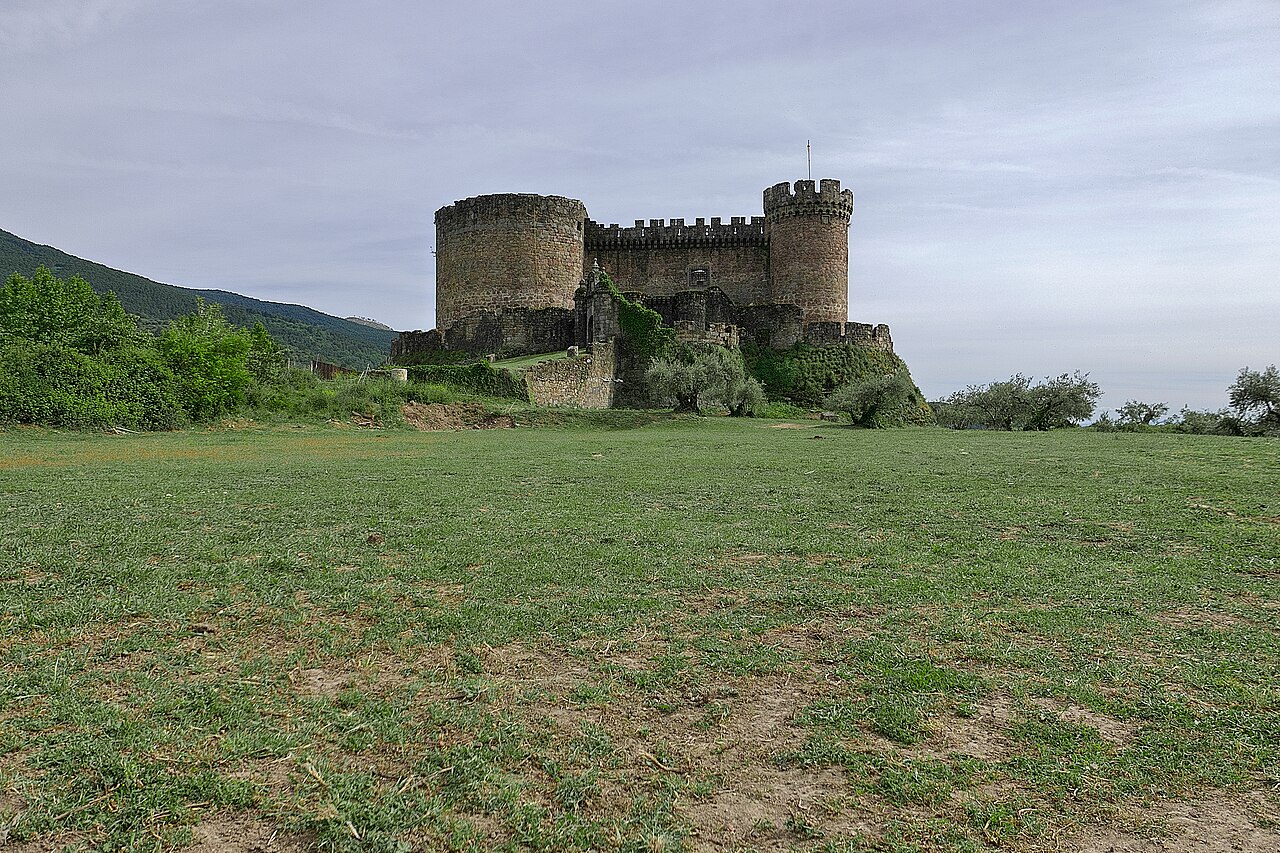 Castillo de los duques de Alburquerque en Mombeltrán, cerca de Arenas de San Pedro