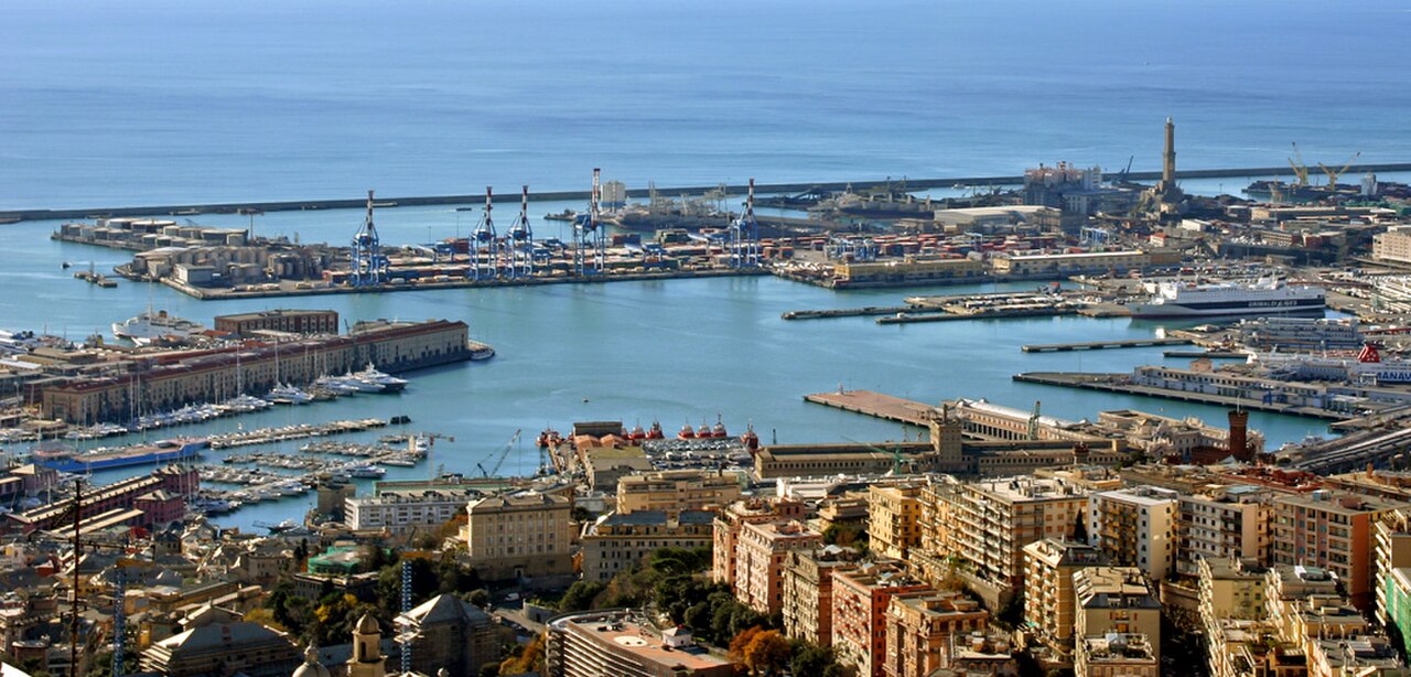 Panorámica de Génova y su Puerto Antiguo, Italia