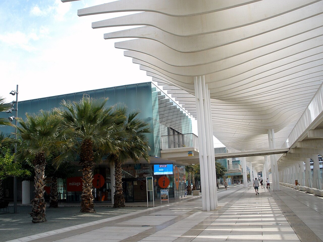 Paseo del Muelle Uno de Málaga, junto al puerto