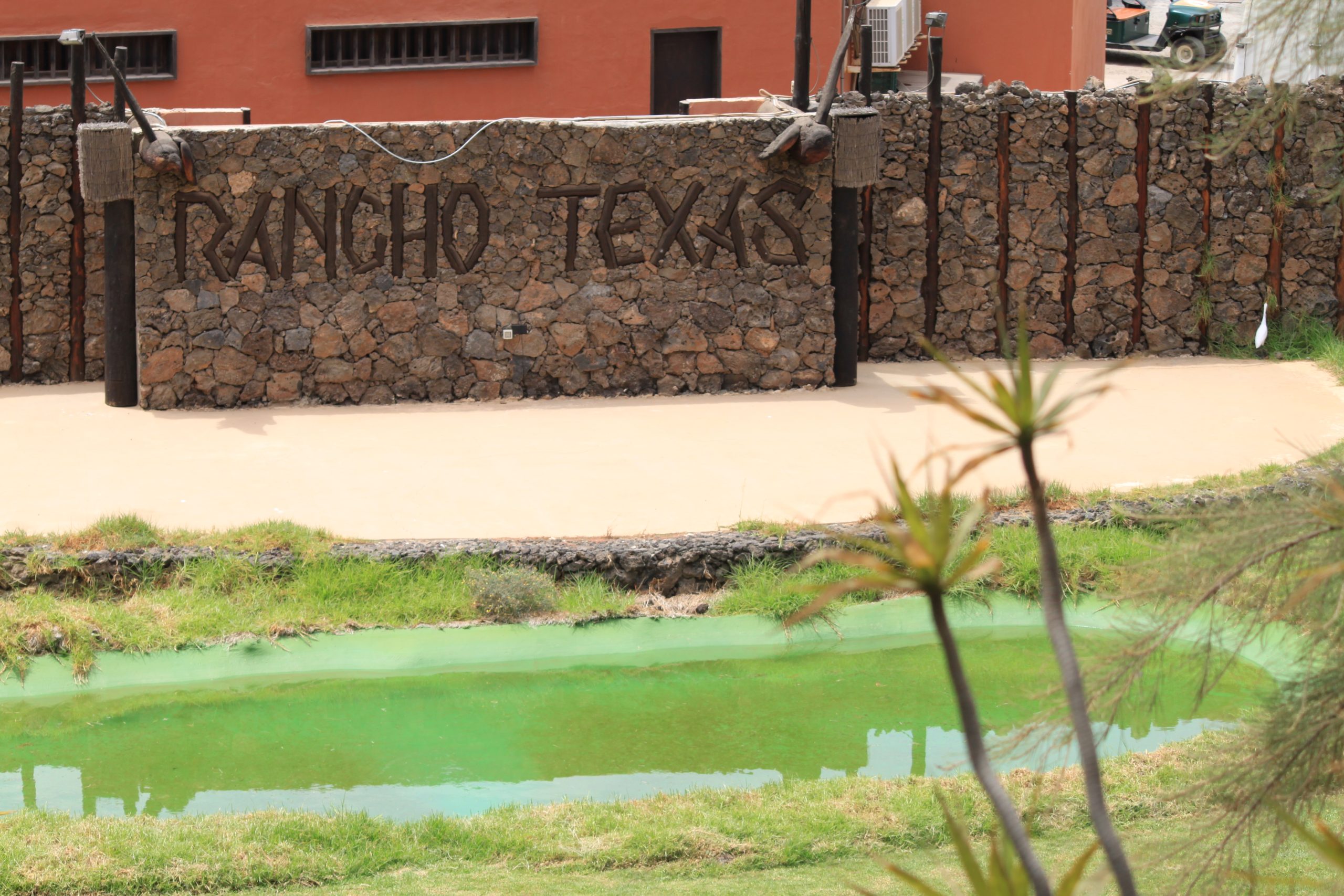 Entrada del Rancho Texas Park en Puerto del Carmen, Lanzarote