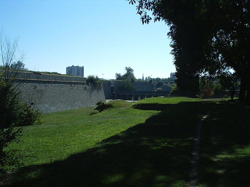 Fosos y murallas de la Ciudadela de Pamplona, fortaleza renacentista del siglo XVI