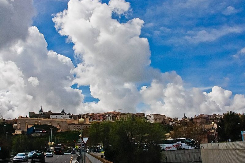 Vista del casco histórico de Toledo desde la zona de la estación de autobuses, junto al aparcamiento de Safont