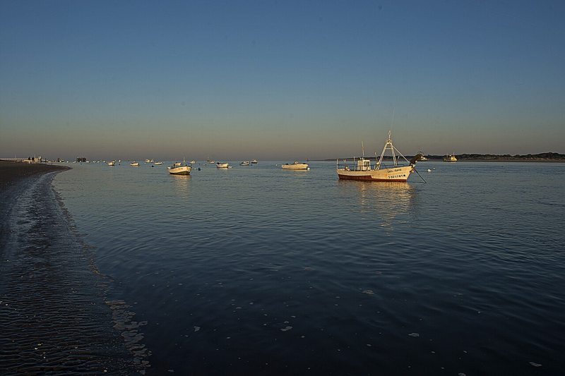 Desembocadura del Guadalquivir desde Bajo de Guía, en Sanlúcar de Barrameda, con Doñana en la otra orilla