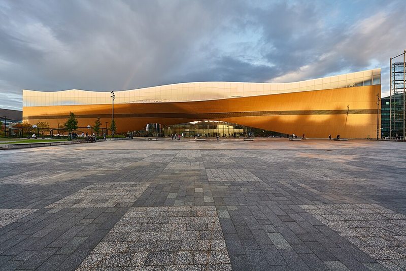 Biblioteca Central Oodi en el centro de Helsinki