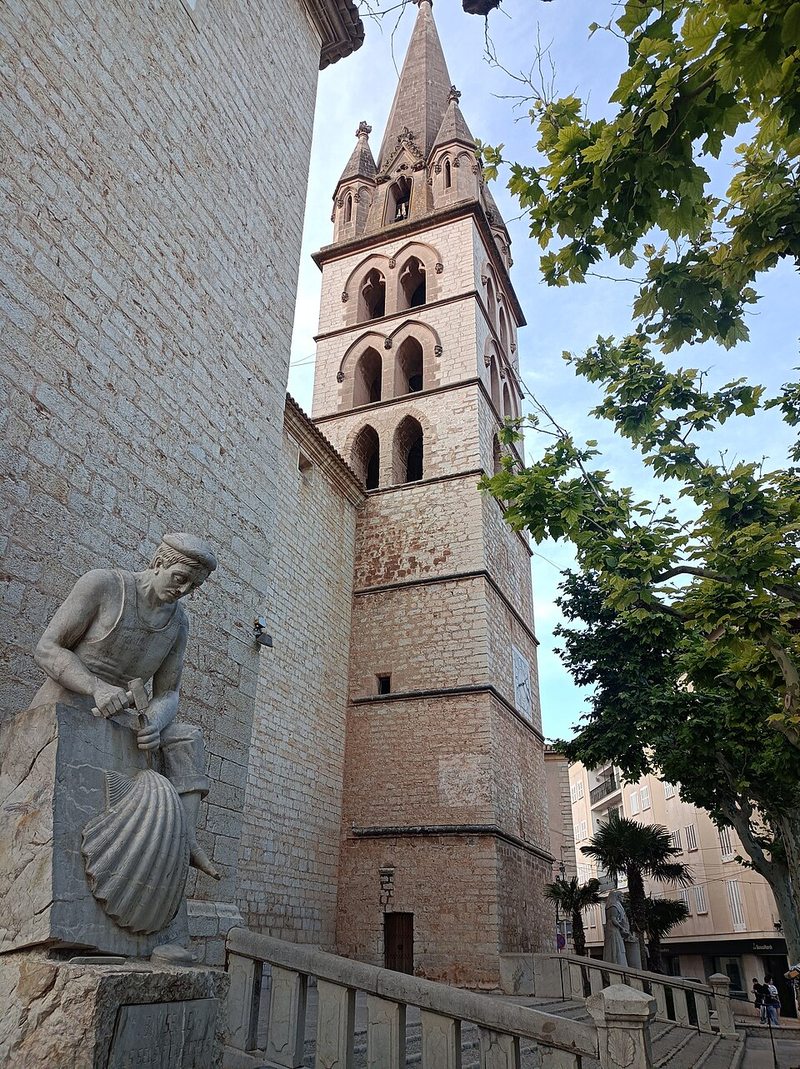 Campanario de la Iglesia de Santa Maria de Robines, en Binissalem, Mallorca