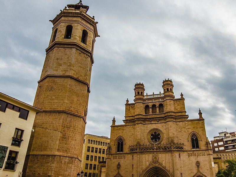 Torre del Fadrí y Concatedral de Santa María en la plaza Mayor de Castellón de la Plana