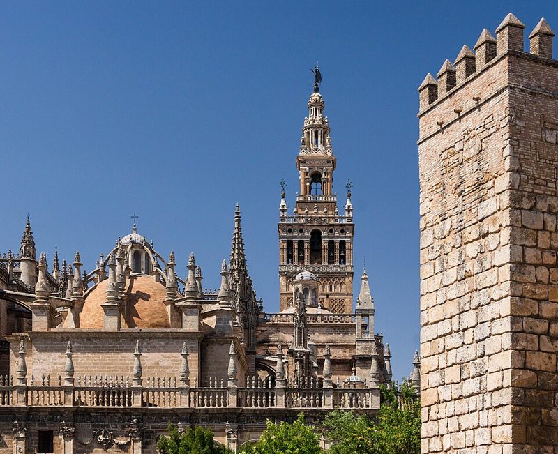 Catedral de Sevilla y la Giralda vistas desde la muralla del Alcázar