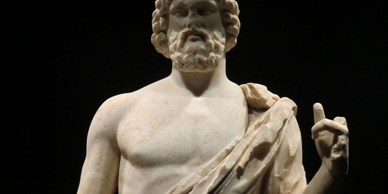 Estatua griega de Asclepio en el museo de Empúries