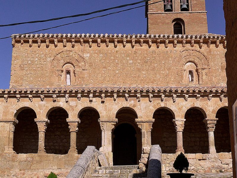 Pórtico románico de la iglesia de San Miguel de San Esteban de Gormaz