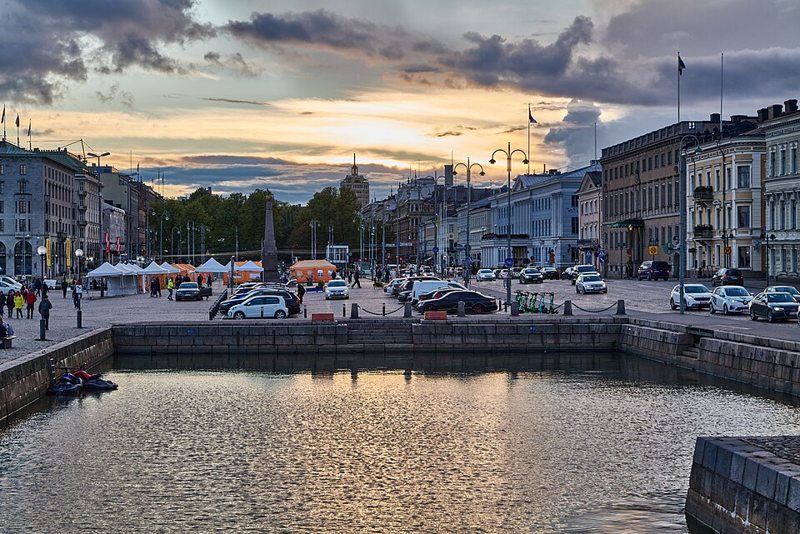 Mercado Kauppatori junto al puerto de Helsinki