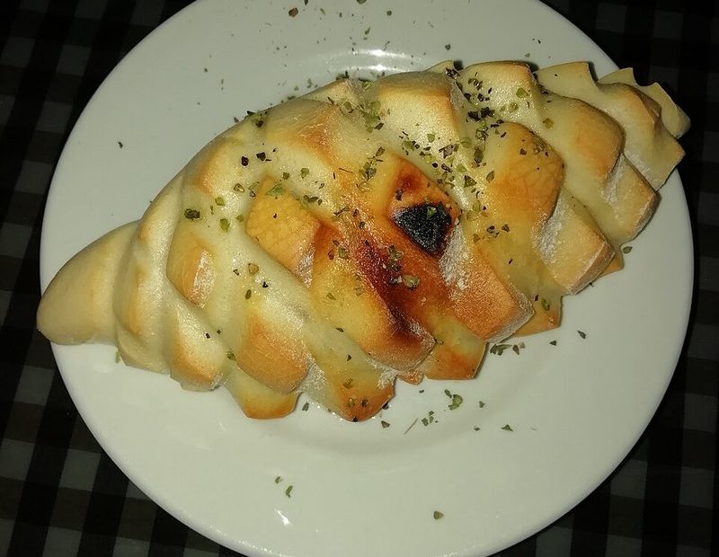 Mollete de pan de Alcalá de Guadaíra, tradición panadera de la ciudad