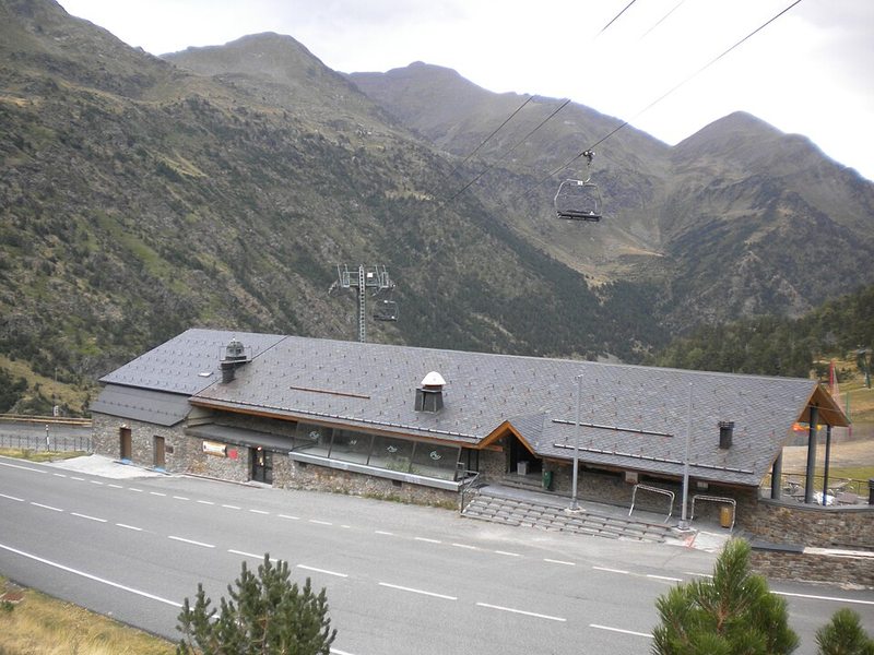 Estación base de Ordino-Arcalís con telesilla, en Andorra