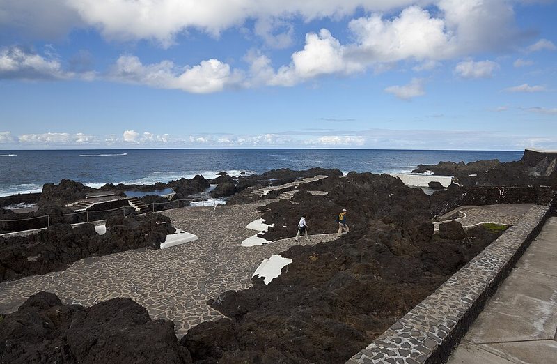 Piscinas naturales de El Caletón, formadas por la lava volcánica en Garachico, Tenerife