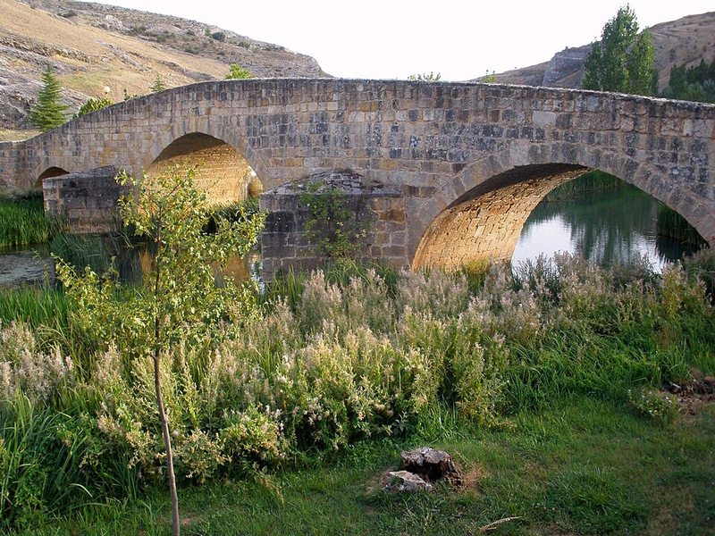Puente romano de Osma sobre el río Ucero, junto a El Burgo de Osma