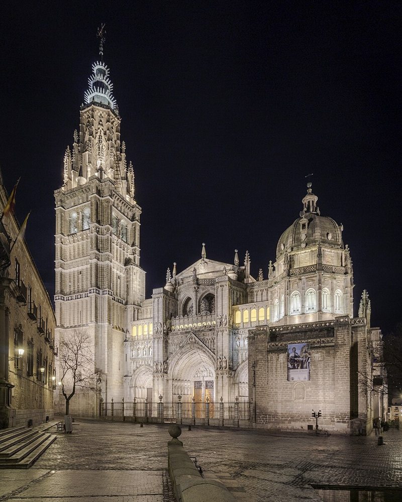 Toledo de noche, ambiente para el tour de leyendas y brujas