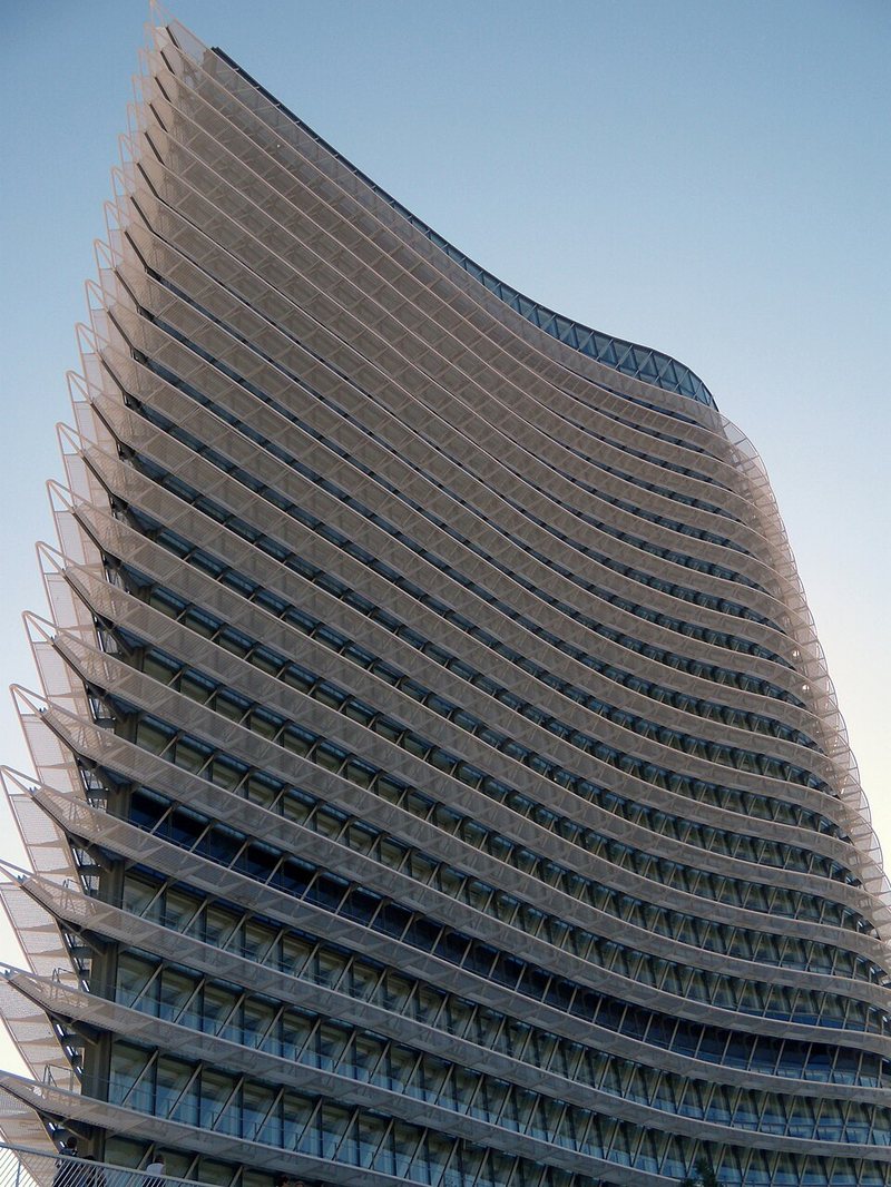 Torre del Agua en el recinto Expo de Zaragoza, cerca del aparcamiento gratuito