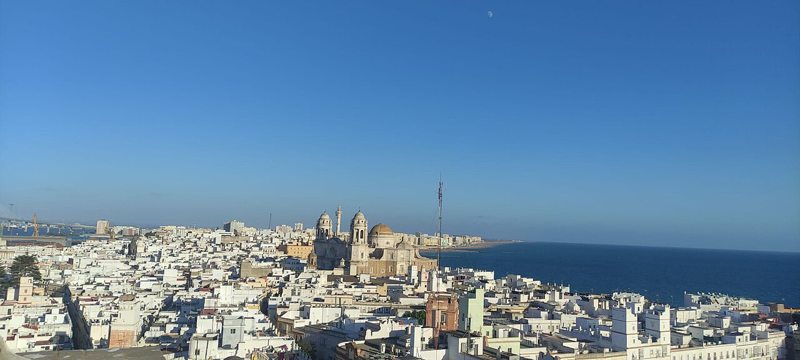 Vista de Cádiz y su catedral desde lo alto de la Torre Tavira