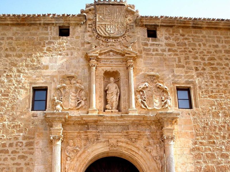 Portada de la antigua Universidad de Santa Catalina de El Burgo de Osma, hoy hotel termal