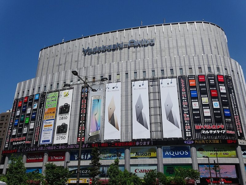 Edificio de Yodobashi Akiba, tienda de electrónica en Akihabara (Tokio)