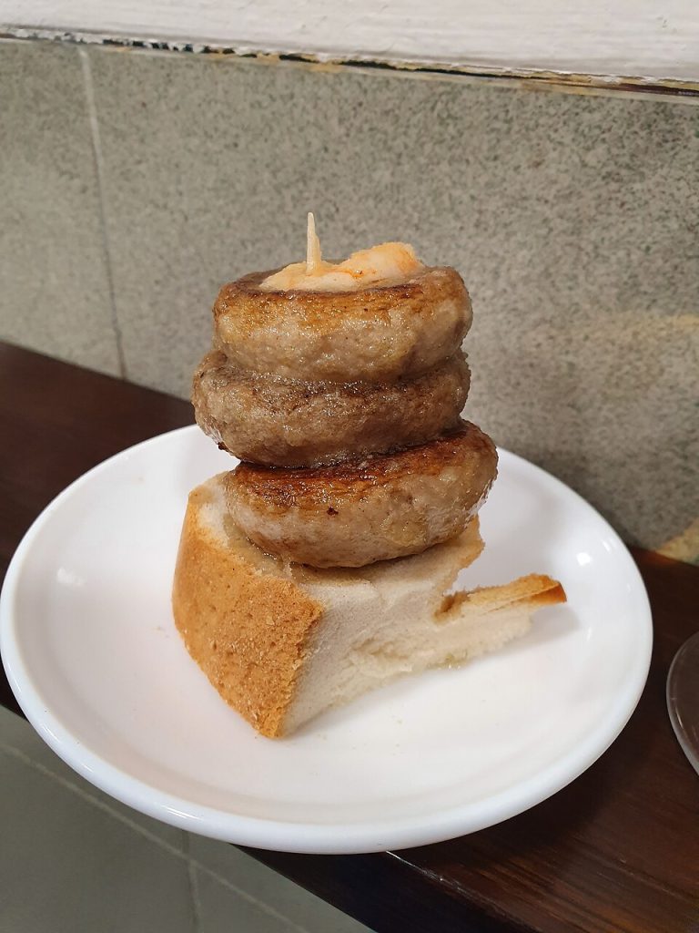 Pincho de champiñones con gamba del Bar Soriano en la Travesía de Laurel de Logroño
