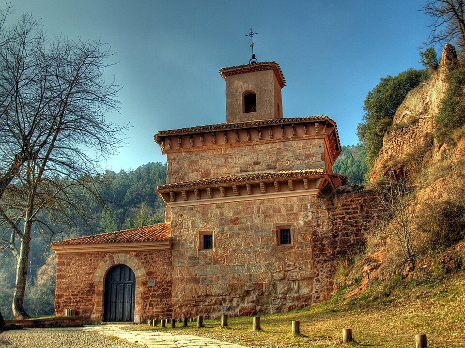 Monasterio de Suso excavado junto a la roca en San Millán de la Cogolla