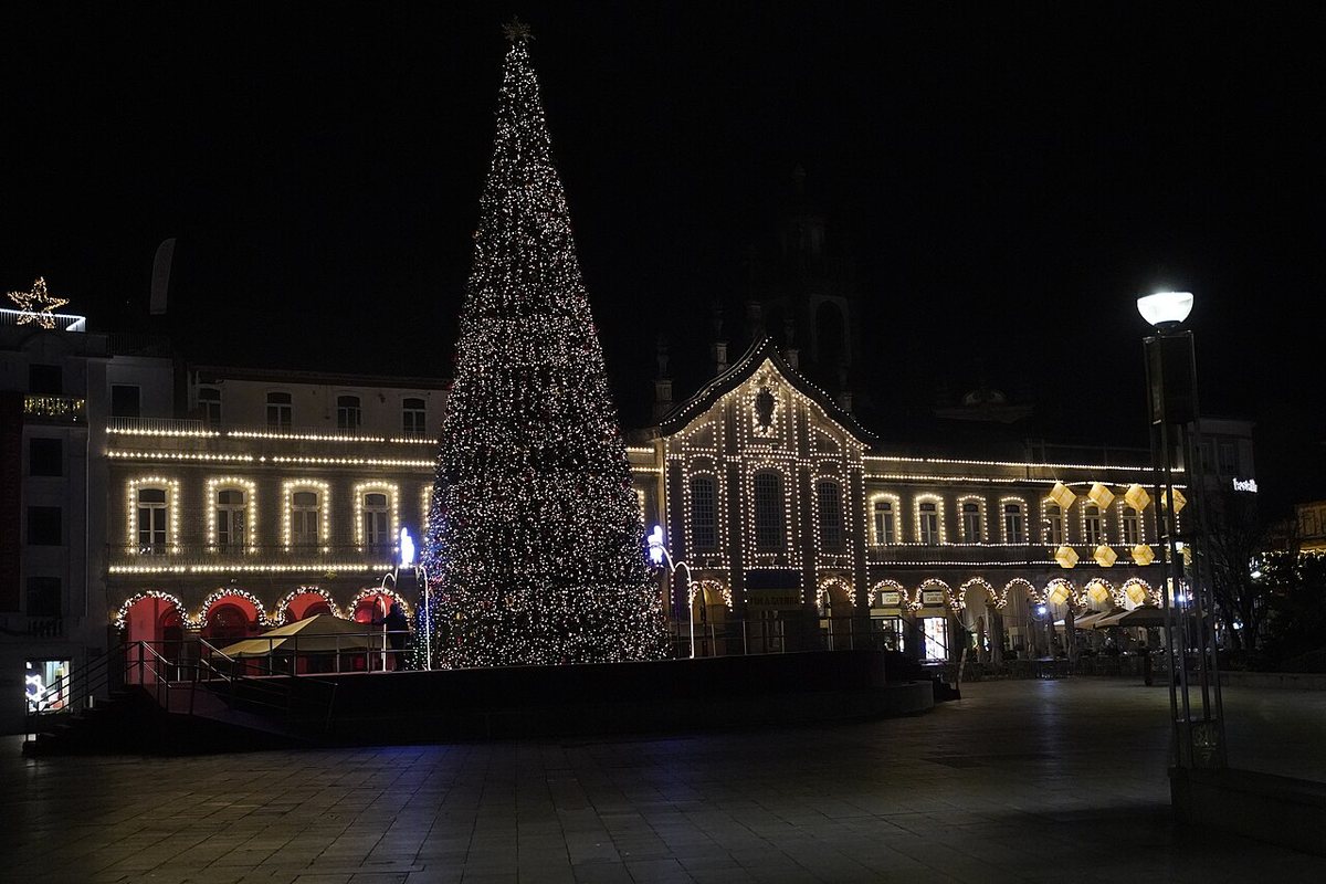 Árbol de Navidad gigante en la Praça da República de Braga