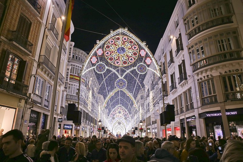 Calle Larios llena de gente durante las luces de Navidad de Málaga