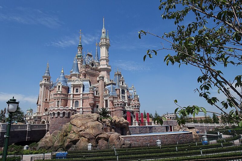 Castillo Enchanted Storybook, el más grande de los parques Disney, en Disneyland Shanghai