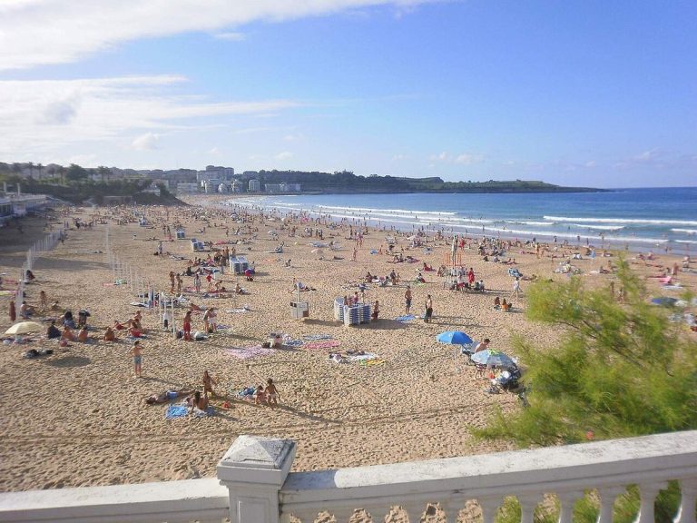 Playa del Sardinero de Santander vista desde los jardines de Piquío