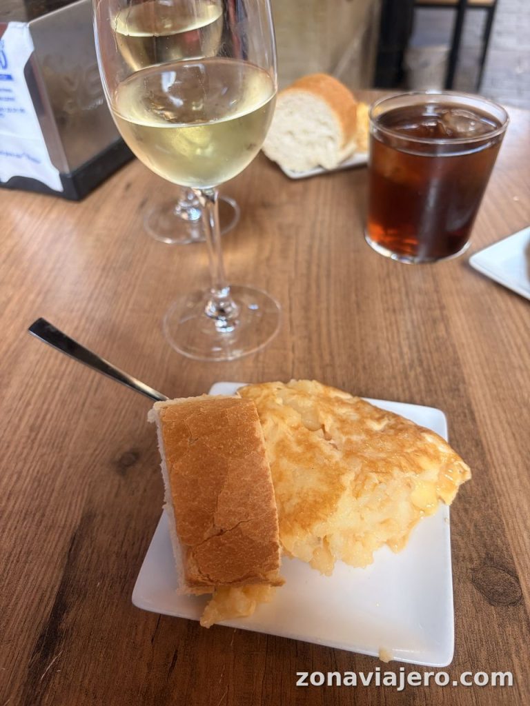 Pincho de tortilla de patata del Bar Sebas en la calle Albornoz de Logroño