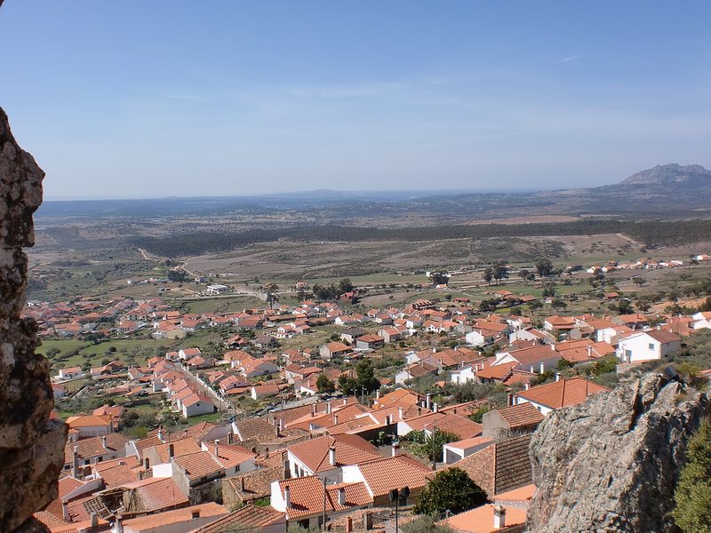 Vista de Penha Garcia desde su castillo, cerca de Monsanto